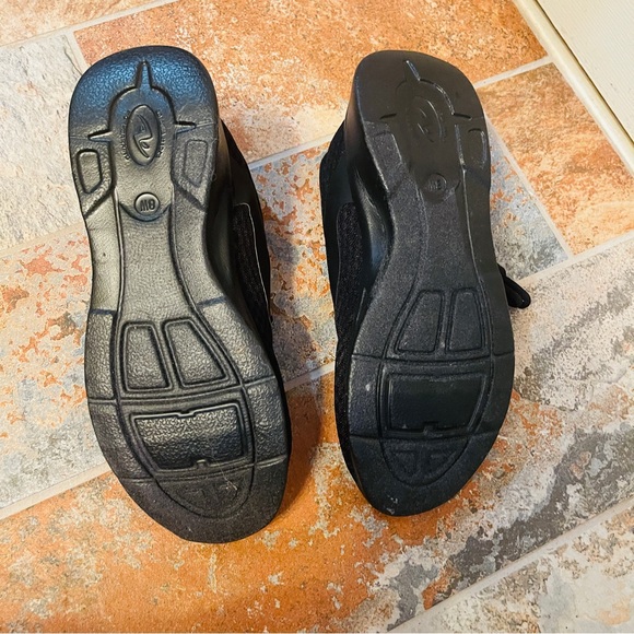 👟Never Worn! Athletic Works Black Mesh Memory Foam Tennis Shoes! - Picture 10 of 11